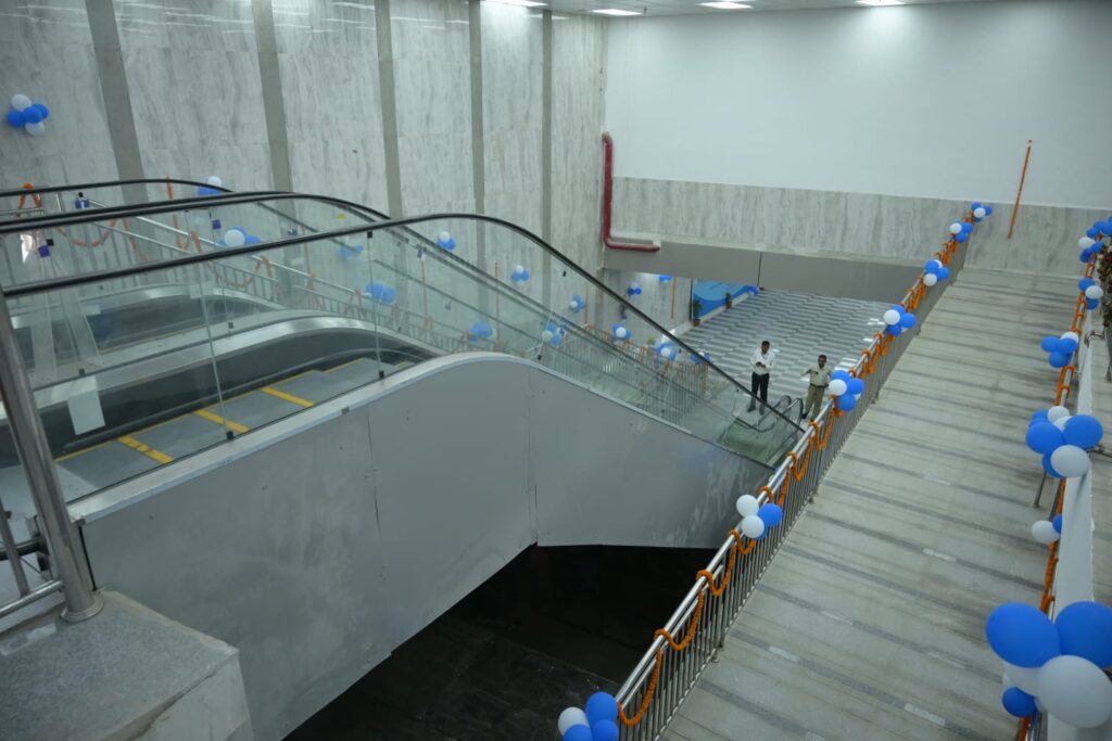 मुख्यमंत्री ने जी०पी०ओ०, पटना के पास नवनिर्मित बहुमंजिला पार्किंग भवन (मल्टी-मॉडल हब) तथा पटना जंक्शन तक भूमिगत पथ (सब-वे) का किया लोकार्पण 4 मल्टी मॉडल हब1