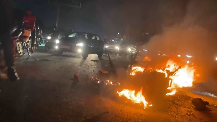 पटना में हत्या के विरोध में हिंसा, VIP वाहन पर हमला 1 175613735420761