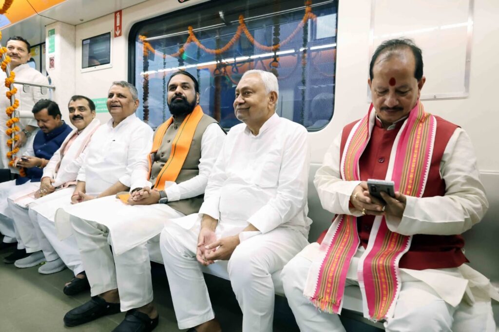 चुनाव के ऐलान से पहले दौड़ी पटना मेट्रो; आज नीतीश चढ़े, पैसेंजर कल से सफर करेंगे 5 WhatsApp Image 2025 10 06 at 3.44.42 PM