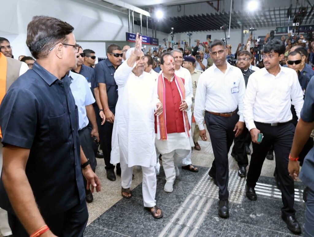 चुनाव के ऐलान से पहले दौड़ी पटना मेट्रो; आज नीतीश चढ़े, पैसेंजर कल से सफर करेंगे 3 WhatsApp Image 2025 10 06 at 3.44.42 PM 2